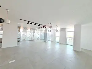 Birou modern 151 mp în Arad Plaza, 2 locuri de parcare - imagine 7