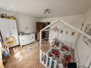 Apartament 4 camere, 2 bai, 2 balcoane,centrala proprie, etajul 2 - imagine 15