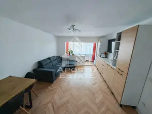 Apartament 4 camere, 2 bai, 2 balcoane,centrala proprie, etajul 2