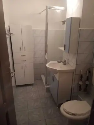 Ofer spre inchiriere garsoniera in zona Baba Novac - imagine 3