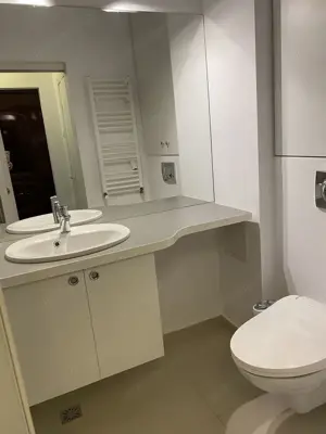 Garsoniera de inchiriat in zona 1 Mai