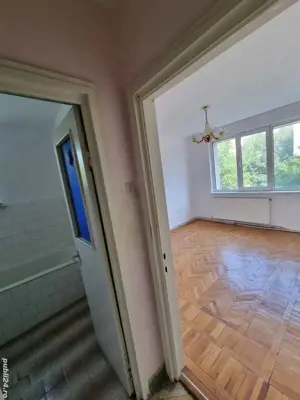 A 37  Liceul sanitar ,Apartament 3 camere confort 1 etaj 2,   67000euro  - imagine 3