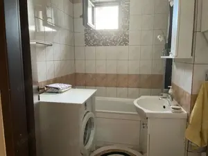 Zona Universitate un apartament cu 3 camere de inchiriat