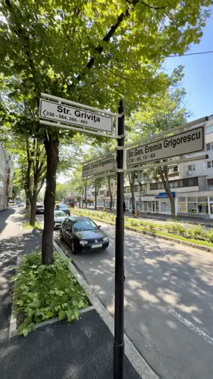 OPORTUNITATE!!Apartament 3 camere, lângă liceul Anghel Saligny ,liber !