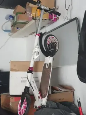 3 trotinete functionale, cea alba e noua