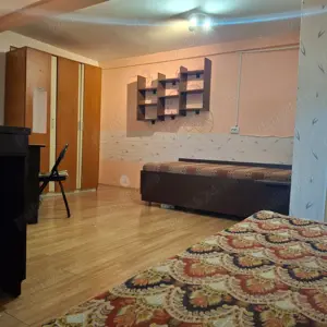 Proprietar, loc în cameră cu 2 paturi pentru fete, la vilă Centru, lânga UMF-clădirea N.Leon