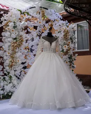 Inchiriez bust mireasa