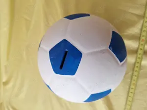 Jucarie  -  Pusculita pentru bani sub forma de minge fotbal din ceramica