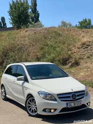 vand sau schimb Mercedes b clasa 2012