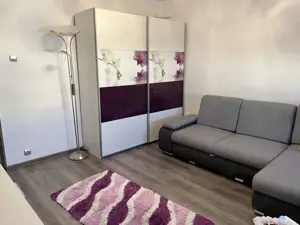 Garsoniera de inchiriat la Piata Romana