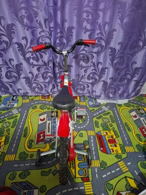 Vând bicicletă pentru copii 