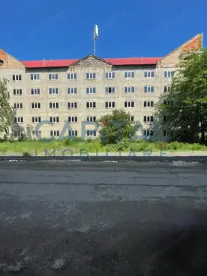 Bloc (camin nefamilisti) format din 70 de garsoniere