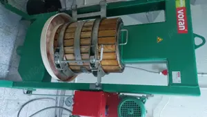 Linie fabricație suc de mere . - imagine 2