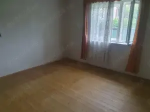 Proprietar!  Vând casă cu teren generos în cartierul Florilor,,Brașov, ideală pentru investiții - imagine 7