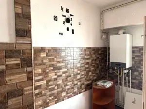 Apartament spatios, 2 camere decomandate, etaj 1, zona Piata Centrala - imagine 2