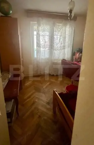 Apartament de vanzare, cu 3 camere, zona Tudor