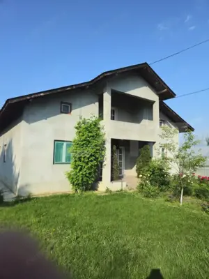 Casă de vanzare, cu 3 camere, 100 mp, zona Rancaciov