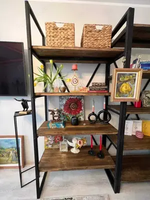 Raft stil industrial se poate executa orice dimensiune și personaliza ca design și nuanțe