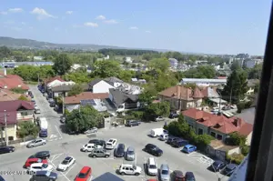 Centru - Apartament 4 camere - 103 mp, 3 balcoane, loc de parcare! - imagine 2