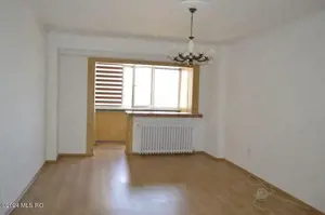 Centru - Apartament 4 camere - 103 mp, 3 balcoane, loc de parcare! - imagine 4