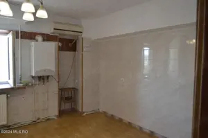 Centru - Apartament 4 camere - 103 mp, 3 balcoane, loc de parcare! - imagine 11