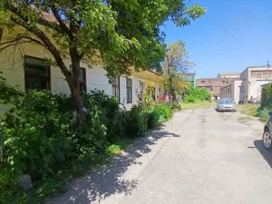 Oferta investitionala!!!  4 apartamente de vanzare si curte 570mp, semicentral