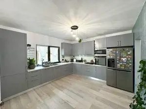 Vila moderna- 4 camere- cu piscina, complet mobilata si utilata - Sag - imagine 3