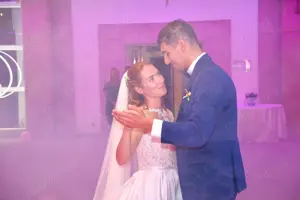 DJ botez 1000 RON cameraman nuntă fotograf cununie cabină foto arcadă de baloane fum dansul mirilor  - imagine 4