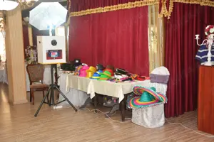 DJ botez 1000 RON cameraman nuntă fotograf cununie cabină foto arcadă de baloane fum dansul mirilor  - imagine 5