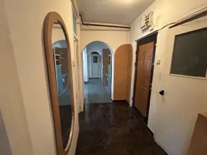 Vand apart.4 cam.st.117 mp,situat in Aradul-Nou,et.1 din 4,cu termoteca