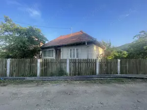  Casă de vânzare în Târgu Ocna   zonă excelentă, aproape de facilități!