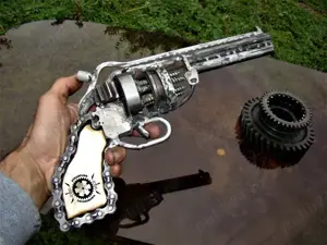 Sculptura fier KINETICA-REVOLVER MAGNUM PISTOL-decor industrial