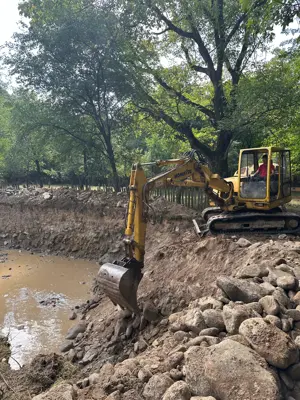 Inchirieri utilaje | buldozer | excavator | betoniera 4x4 | camion 4x4  - imagine 4