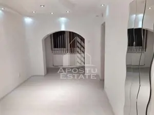 Garsoniera la etajul 1, centrala proprie, zona Fabrica de Zahar