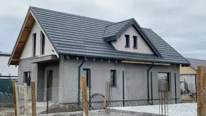 Vând casă cu mansardă - imagine 2