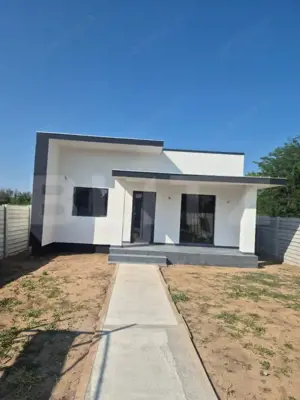 Casa de vanzare, 80 mp utili, 528 mp teren, zona Robanesti