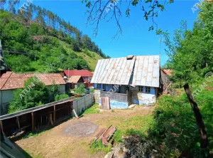 Casa traditionala din lemn cu 930 mp teren langa Sibiu