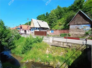 Casa traditionala din lemn cu 930 mp teren langa Sibiu