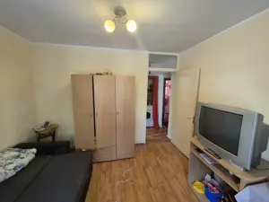 Vand apartament 3 camere Micro 4 - imagine 2