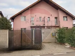 SE VINDE O SUPERBA VILA DUPLEX IN VIA CARMINA!!