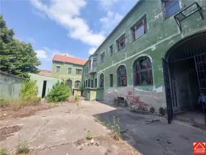 Cladire ultracentrala cu curte privata, pentru activitati diverse - imagine 2