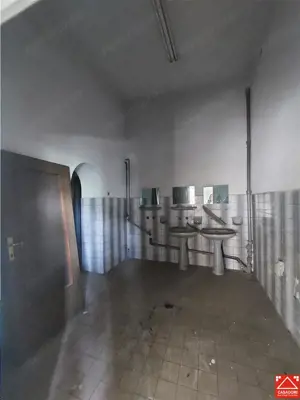 Cladire ultracentrala cu curte privata, pentru activitati diverse - imagine 13