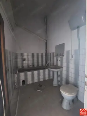 Cladire ultracentrala cu curte privata, pentru activitati diverse - imagine 15