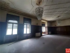 Cladire ultracentrala cu curte privata, pentru activitati diverse - imagine 9