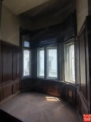 Cladire ultracentrala cu curte privata, pentru activitati diverse - imagine 11