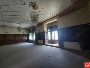 Cladire ultracentrala cu curte privata, pentru activitati diverse - imagine 8