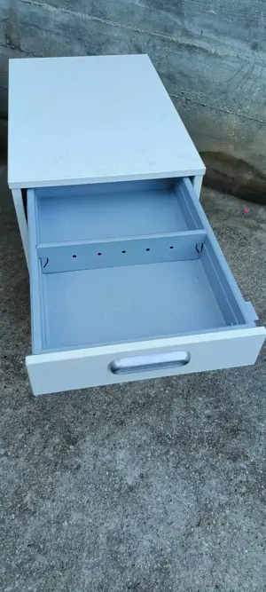 Fișet alb pe roți - imagine 2