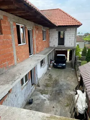 Casă de vânzare parter+etaj în localitatea Beliu - imagine 4