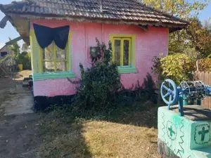 Casă batranească intravilan  - imagine 2