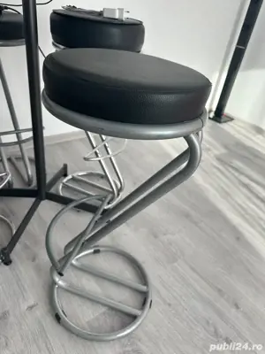 Set masa si scaune de bar